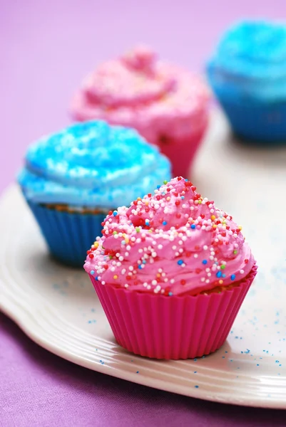 Frisch gebackene Cupcakes — Stockfoto