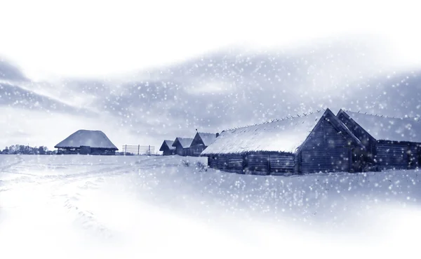 冬の夜の村の風景 — ストック写真