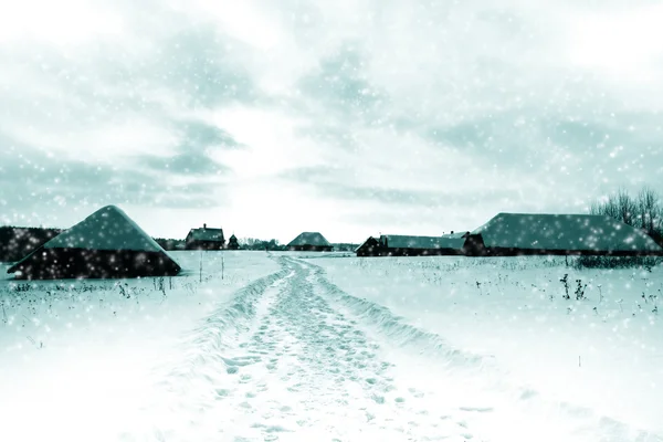 村への冬道 — ストック写真