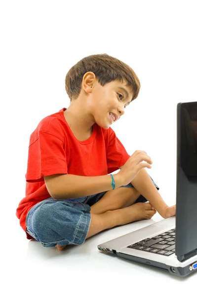 Enfant avec ordinateur portable — Photo