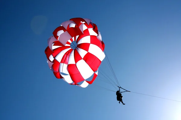 Parachute vlucht Rechtenvrije Stockafbeeldingen