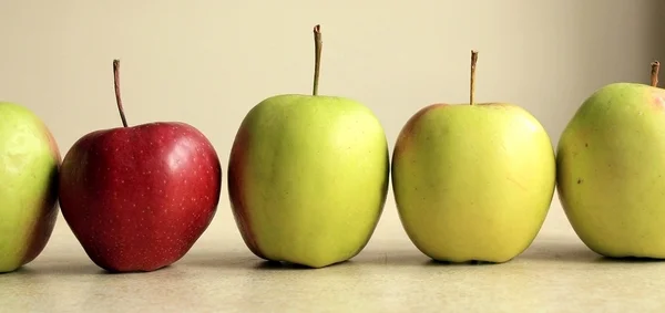Apple row — Stock Photo, Image