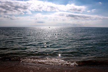 güneşli deniz manzarası