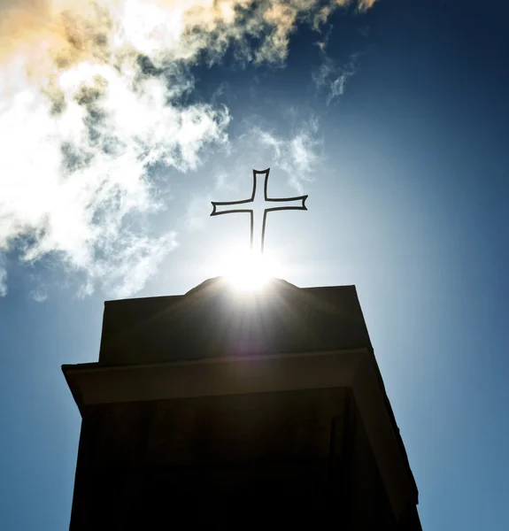 Kříž znamení svítí slunce — Stock fotografie