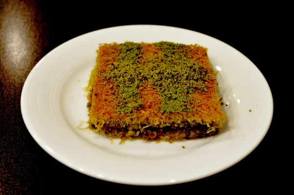 美味的土耳其甜点 kadayif — 图库照片