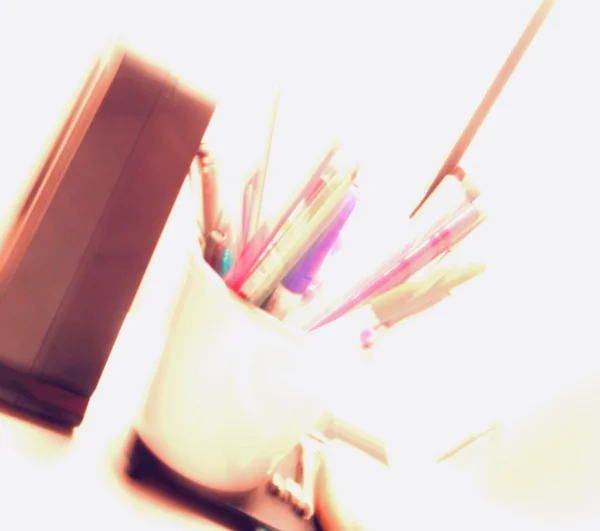 Ceruza és a külső merevlemez-meghajtó-a irodai asztal — Stock Fotó