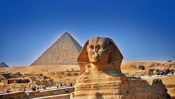 Büyük Sfenks ve Piramitler — Stok fotoğraf