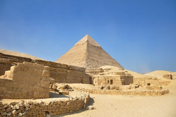 As pirâmides e a Grande Esfinge de Gizé — Fotografia de Stock