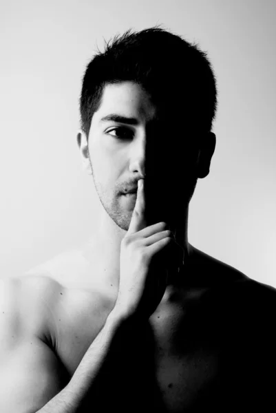性感的男人沉默的姿态 — 图库照片