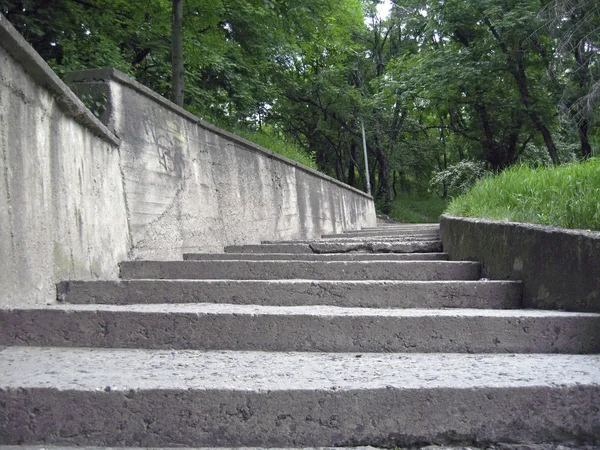Merdivenlerden çıkıyor — Stok fotoğraf