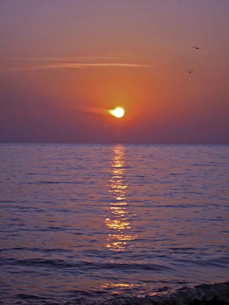 Ηλιοβασίλεμα πάνω από τη θάλασσα — Φωτογραφία Αρχείου
