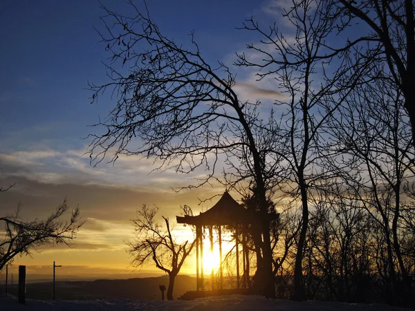 Tonnelle chinoise et coucher de soleil. Pyatigorsk — Photo