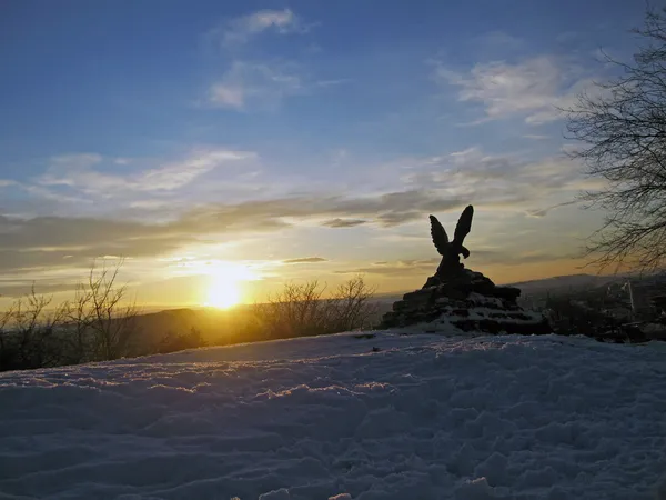鹰和日落。皮雅提哥 — 图库照片
