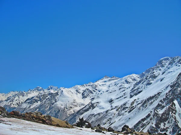 在雪下的高加索山 — 图库照片