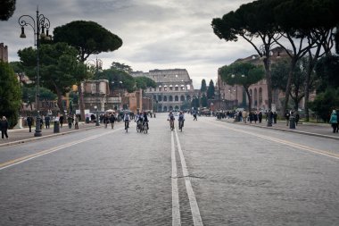 Cycle racing on road to Coliseum clipart