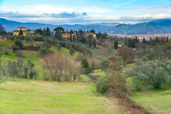 Toskánskými kopci nedaleko Florencie — Stock fotografie