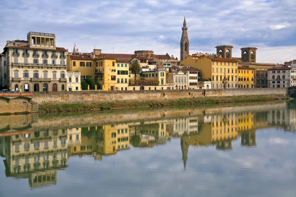 Nabrzeże Arno we Florencji — Zdjęcie stockowe