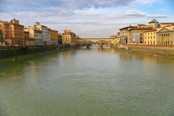 Вид на Понте Веккьо во Флоренции — стоковое фото