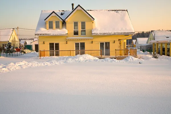 Casa de campo en invierno — Foto de Stock