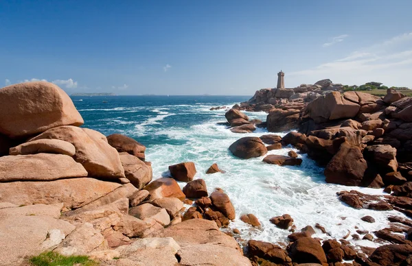 Rose lighthouse on Pink Granite Coast in France — Stock Photo, Image