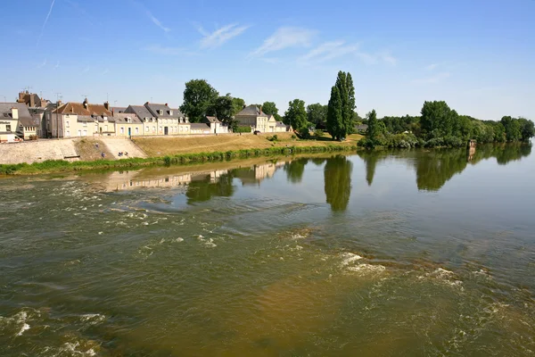 Fluss in der Nähe von Kleinstadt — Stockfoto