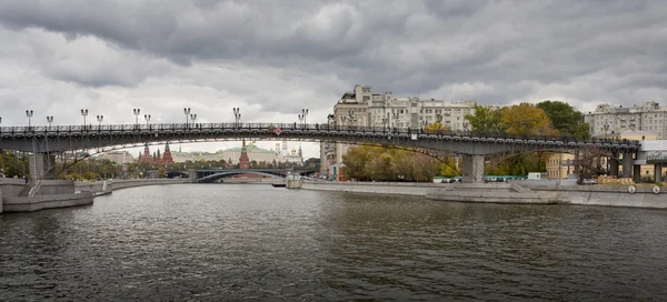 Bridge through Moscow-river — Stock Photo, Image