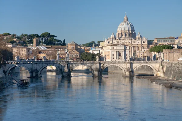 St peter Bazilikası üzerinde göster — Stok fotoğraf