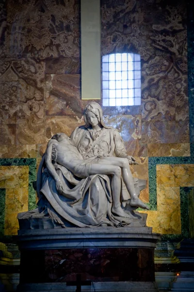 La Pieta - escultura de Miguel Ángel Buonarroti, Vaticano —  Fotos de Stock