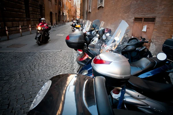 In Roma scooters — Stockfoto