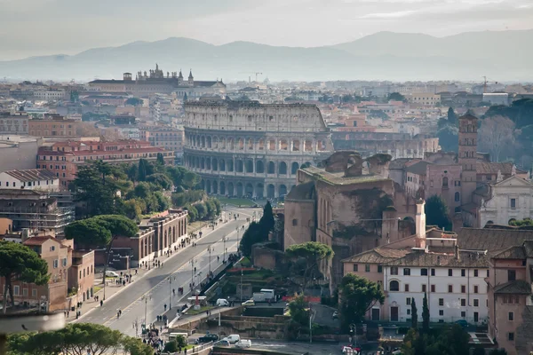 Vista na estrada para Coliseu — Fotografia de Stock