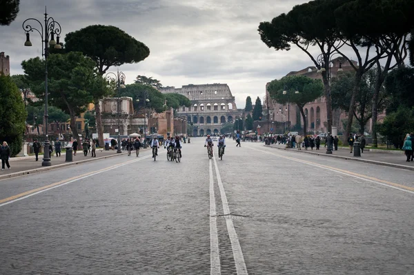 Kolarską na drodze do Koloseum — Zdjęcie stockowe