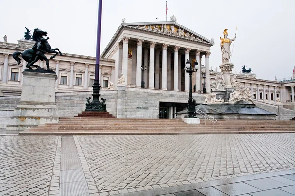 Standbeeld athene voor Parlement, Wenen — Stockfoto