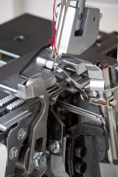 Dikiş makinesi closeup iğne iplik — Stok fotoğraf