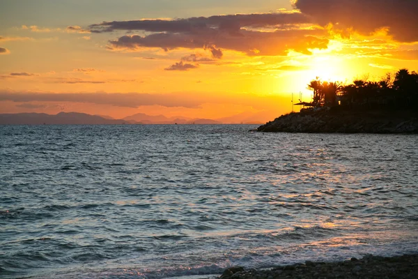 Solnedgång på Saroniska bukten (Aten, Grekland) — Stockfoto