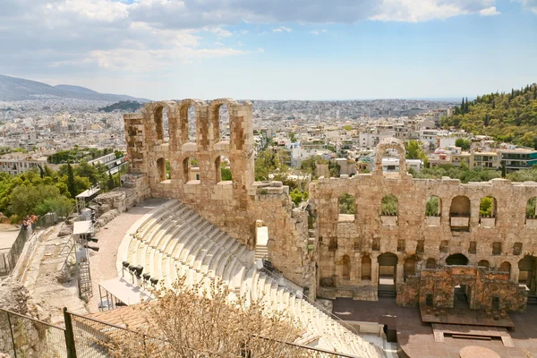 Pohled na divadle odeon od Akropole, Řecko — Stock fotografie