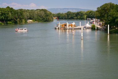 Rhone Nehri'nin üzerinde göster