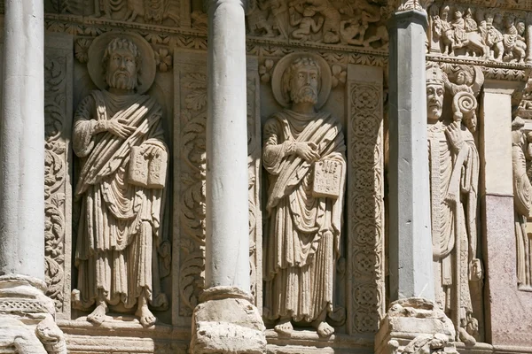 Romanesque sculptures of apostles — Stock Photo, Image