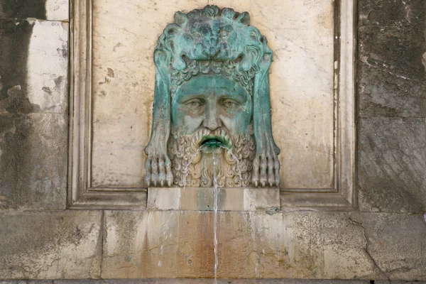 Antieke Romeinse fontein — Stockfoto
