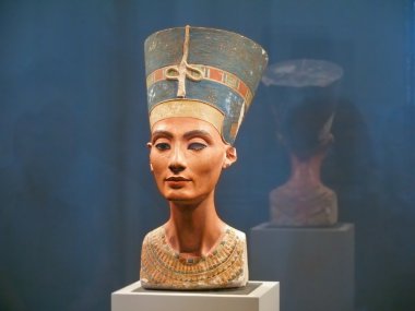 Famous bust of Queen Nefertiti clipart