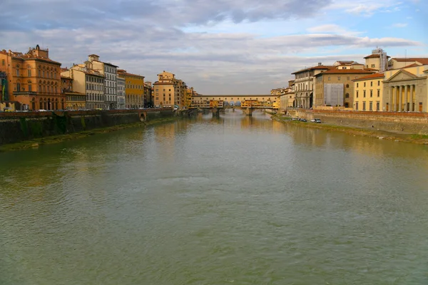 Prohlédni na ponte vecchio ve Florencii — Stock fotografie
