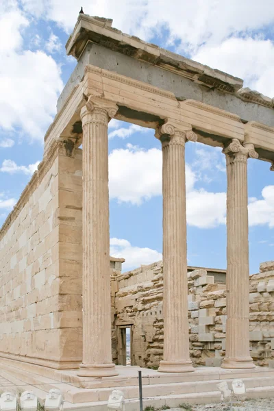 Coluna iónica de Propylaea, Acrópole — Fotografia de Stock