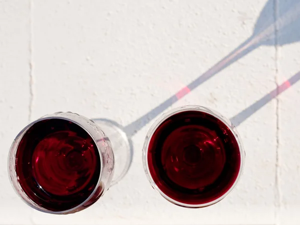 Zwei Rotweingläser — Stockfoto