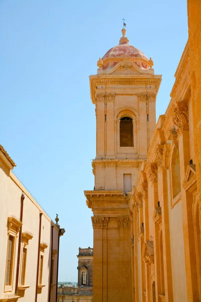 Strada in stile barocco a Noto, Sicilia — Foto Stock