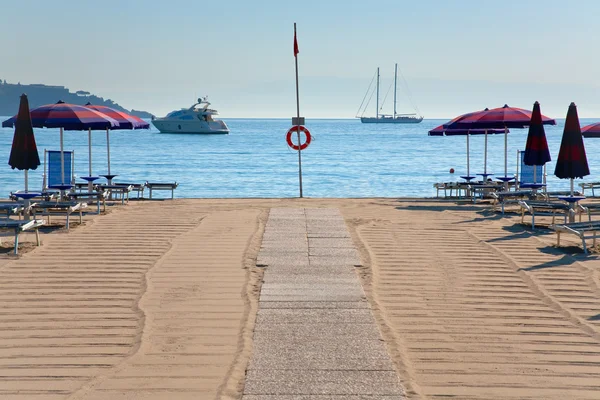 Playa de arena por la mañana — Foto de Stock