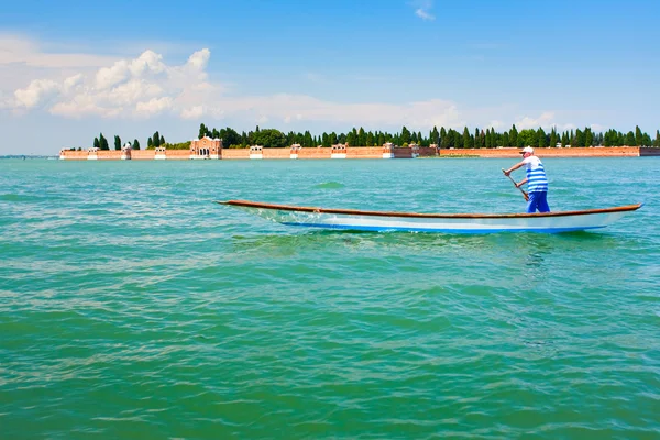 Gondola in Venetian Lagoon in summer day — Stock Photo, Image