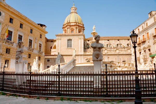 Piazza pretoria w palermo, Sycylia — Zdjęcie stockowe