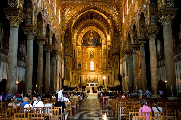 Wnętrze katedry duomo di monreale, Sycylia — Zdjęcie stockowe