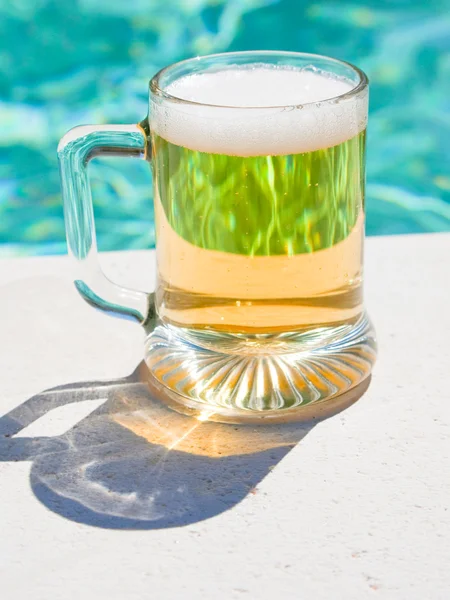 Glas kall öl — Stockfoto