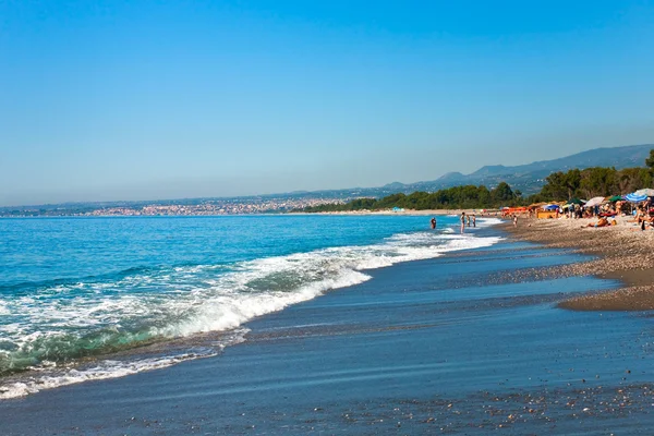 Praia da costa do Mar Jónico, Sicília — Fotografia de Stock