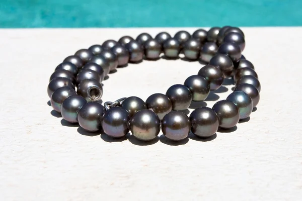 Schwarze Perlenkette — Stockfoto